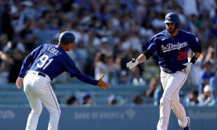 Martinez’s 3-run Shot Lifts Dodgers Over Padres 4–2, Win 4th in Row