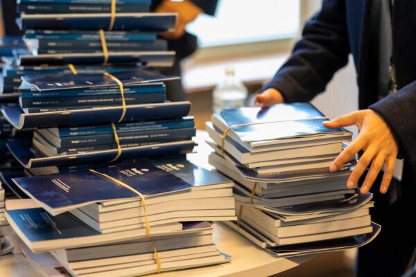 2022-23 budget papers are handed out to members of the press gallery at Parliament House in Canberra, Australia, on Oct. 25, 2022. (Martin Ollman/Getty Images)