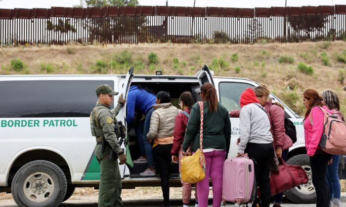 San Diego Supervisors Declare Humanitarian Crisis on Federal Response to Migrant Issue
