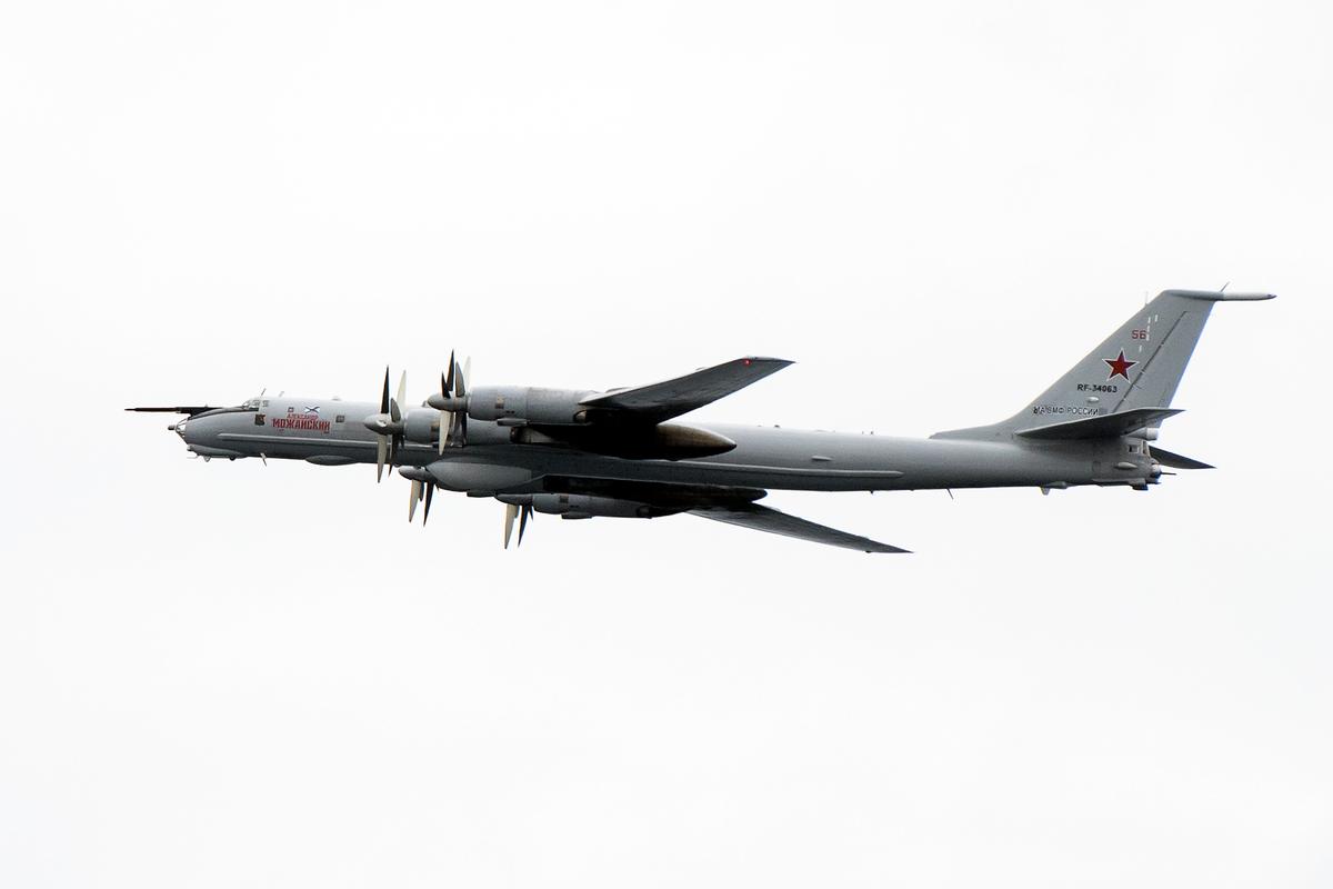 US Intercepts 6 Russian Warplanes Near Alaska