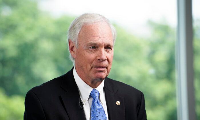 Sen. Johnson Claims CDC ‘Abused Authority,’ Engaged in ‘Censorship Campaign’ of COVID-19 Vaccine Posts