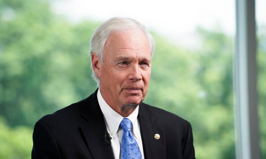 Sen. Johnson Claims CDC 'Abused Authority,' Engaged in 'Censorship Campaign' of COVID-19 Vaccine Posts