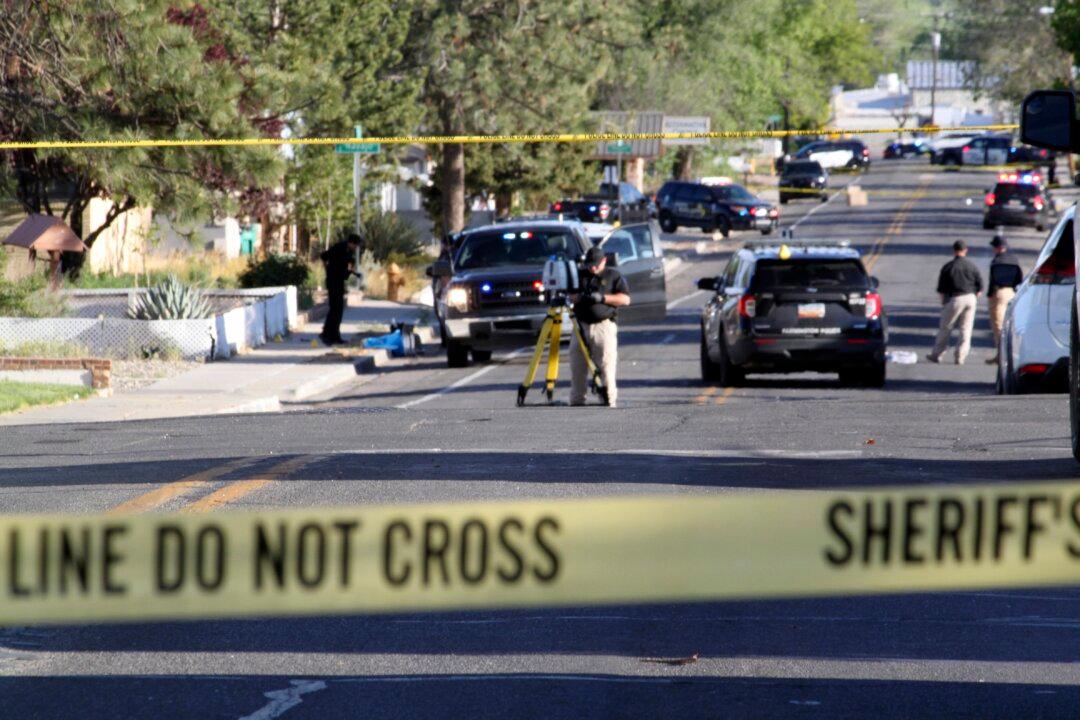 3 People Killed by New Mexico Gunman Who Shot and Wounded 2 Officers, Police Say