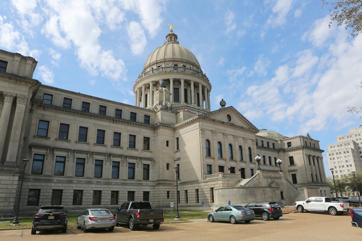 Mississippi State Auditor Calls for Overhaul of College Funding of 'Garbage Fields' to Address Brain Drain
