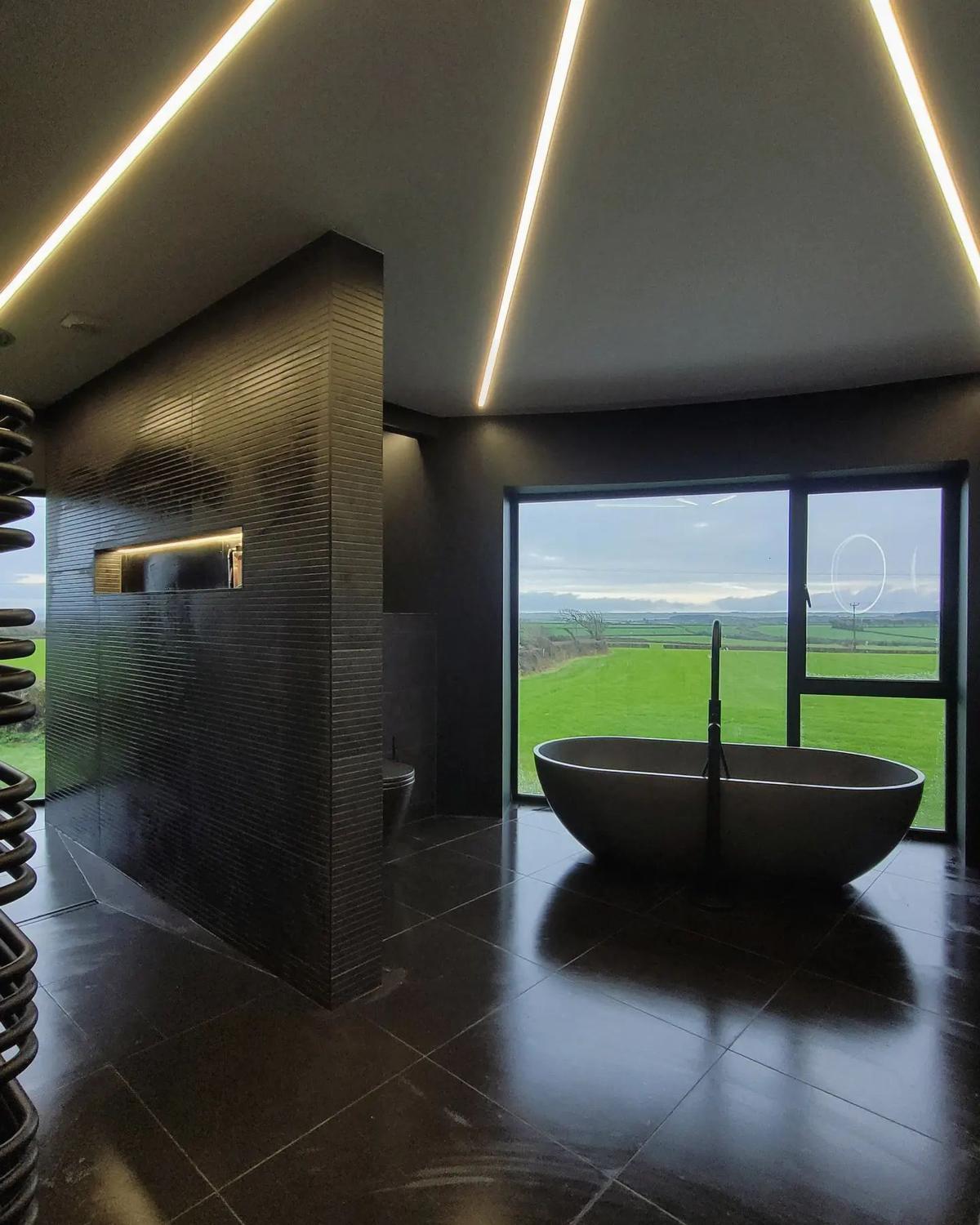 The master en suite (Courtesy of <a href="https://www.instagram.com/water_tower_conversion/">Rob Hunt</a>)