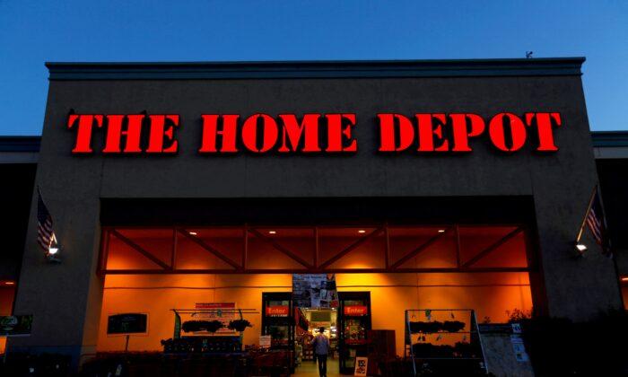 Home Depot Cuts Forecasts, Signals Weakness Ahead for Big US Retailers