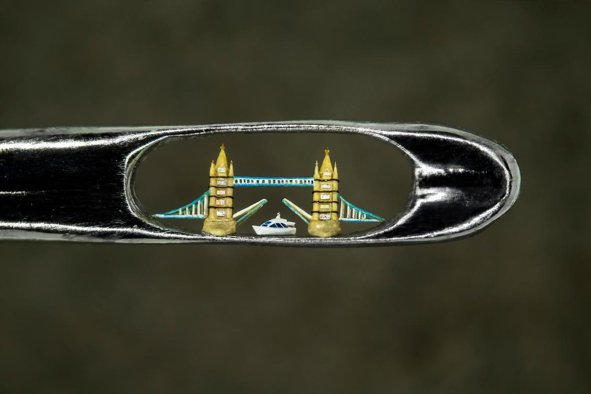 London Bridge Eye of Needle. (Courtesy of <a href="https://paulward.net/">Paul Ward Photography</a> via <a href="https://www.willardwiganmbe.com/">Willard Wigan</a>)