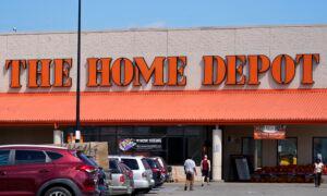 Home Depot Cuts Forecasts Amid Pullback on Home Improvements