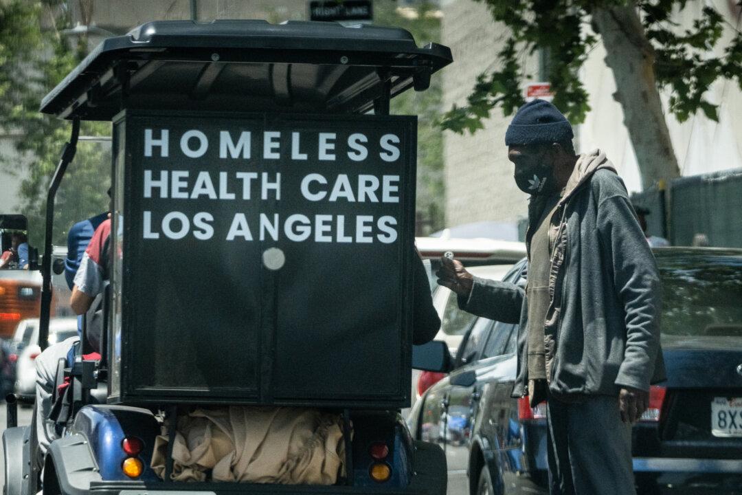LA Nonprofit Giving Meth Pipes to Homeless Sparks Debate Over ‘Harm Reduction’ Approach