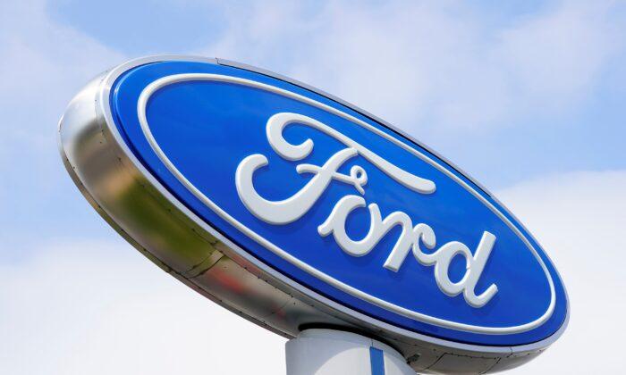 Ford Recalls 310,000 Trucks to Fix Problem With Driver’s Front Air Bag