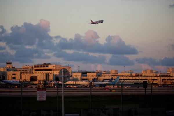An American Airlines plane takes off from Miami International Airport after the Federal Aviation Administration (FAA) said it had slowed the volume of airplane traffic over Florida due to an air traffic computer issue in Miami on Jan. 2, 2023. (Marco Bello/Reuters)