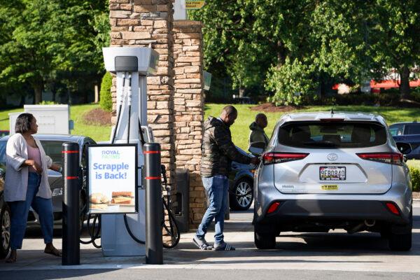 People use a gas station in Columbia, Md., on May 17, 2023. (Madalina Vasiliu/The Epoch Times)