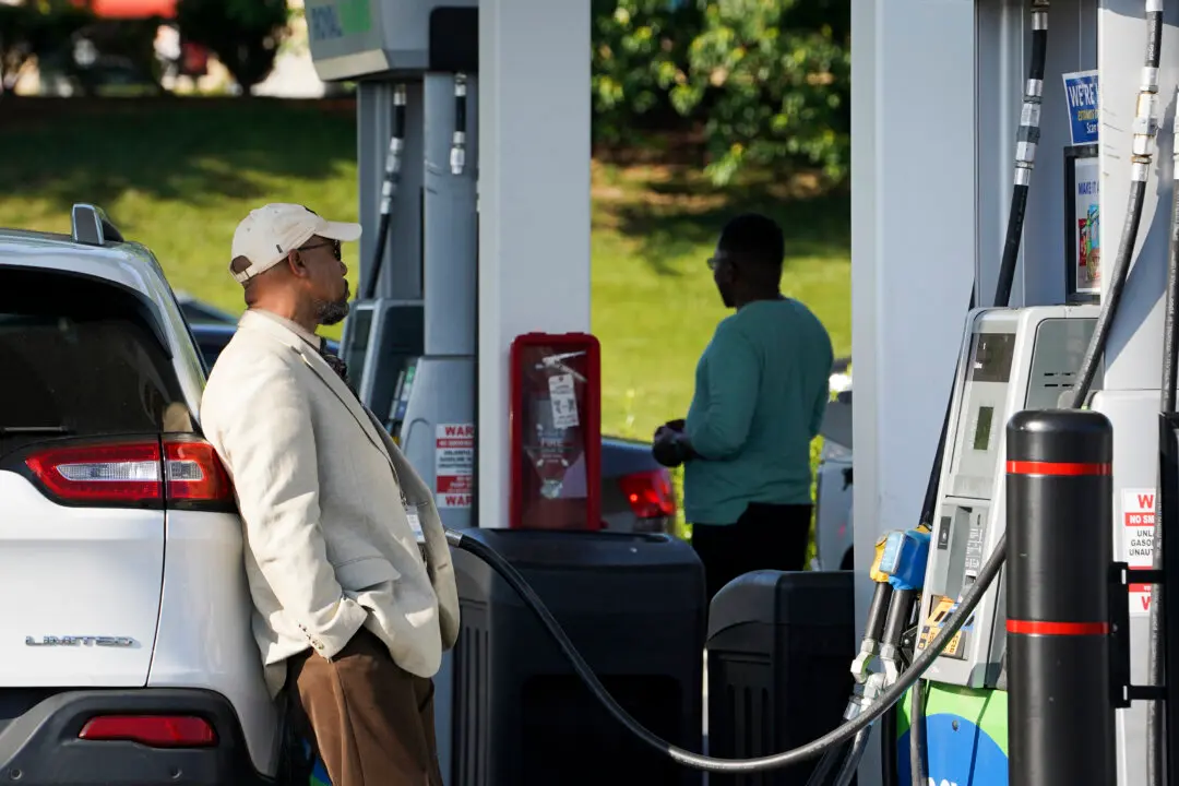 US Consumer Inflation Falls 0.4 Percent, Higher Than Expected