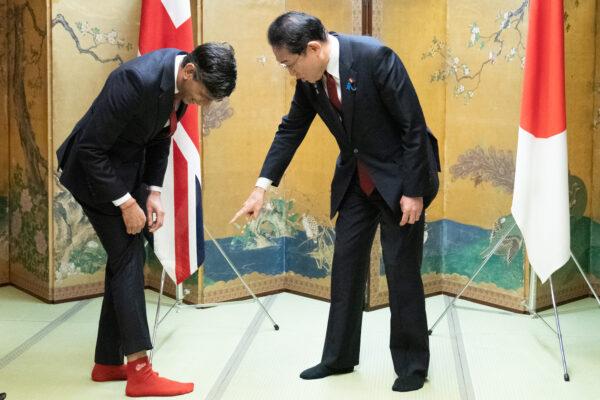 Prime Minister Rishi Sunak shows off his socks to Japanese Prime Minister Fumio Kishida <span style="font-weight: 400;">which have the name of Kishida's favourite baseball team, Hiroshima Toyo Carp, on them</span> during their bilateral meeting in Hiroshima ahead of the G7 Summit in Japan on May 18, 2023. (Stefan Rousseau/PA Wire)