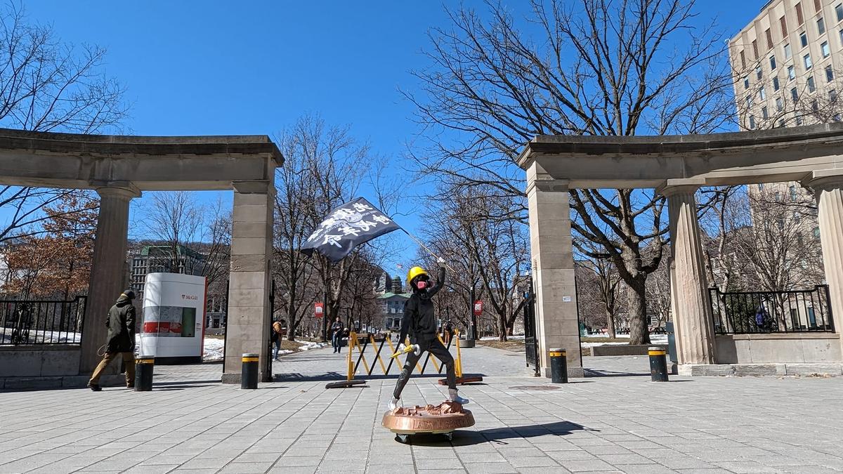 ‘Journey of Hope’: Couple Takes Lady Liberty Statue of Hong Kong on Cross-Canada Honeymoon Trip