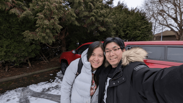 Parkie (R) and Angel Li take a selfie on Feb. 27, 2023, before setting off on their honeymoon trip across Canada with the Lady Liberty Statue of Hong Kong. (Courtesy of Parkie Li)