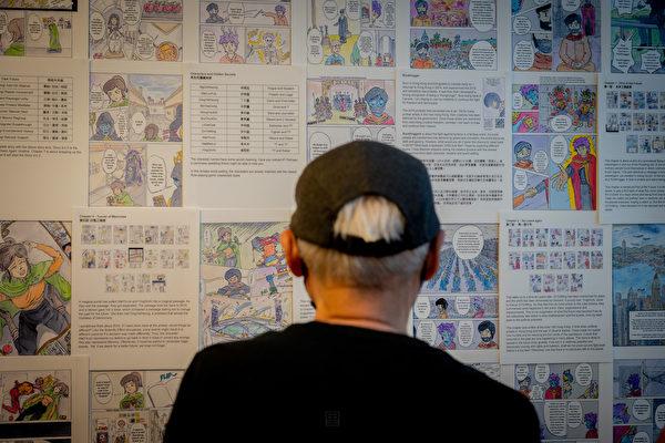 An attendee is reading the comics by Rock Frogger. (Courtesy of Leo Tran)
