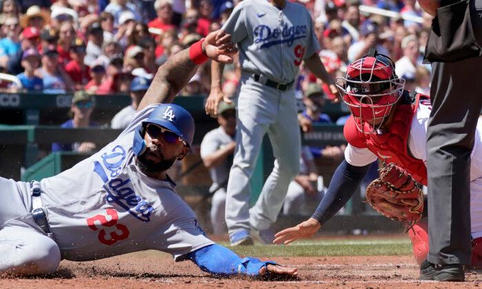 Surging Cardinals Double up Dodgers, Take Series