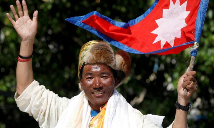 Nepali Sherpa Scales Everest for 28th Time as Death Toll Rises to 11