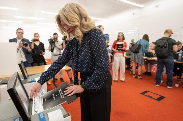 Alberta NDP Leader Rachel Notley votes at an advance voting station for the upcoming provincial election in Calgary on May 23, 2023. (The Canadian Press/Todd Korol)