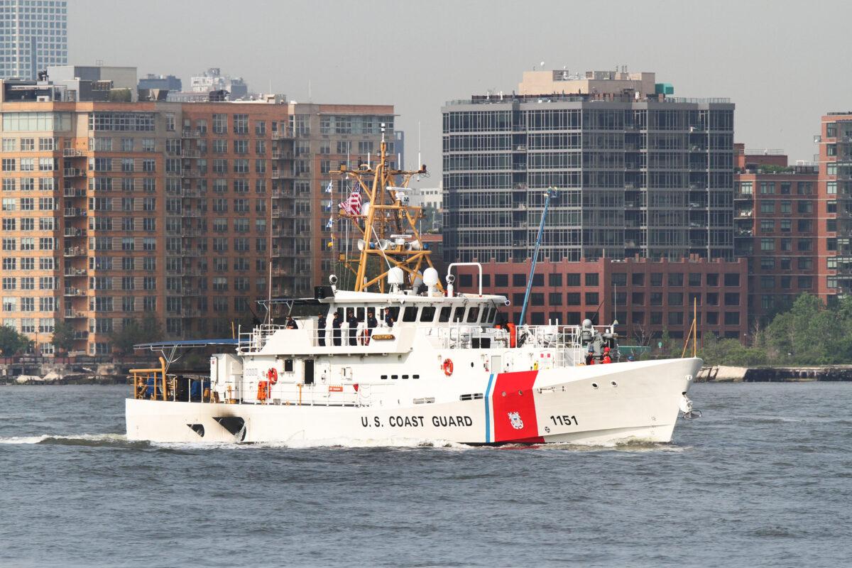 The Coast Guard fast-response cutter USCGC Warren Deyampert (Boston, Mass.) heads up the Hudson River in New York on May 24, 2023. (Richard Moore/The Epoch Times)
