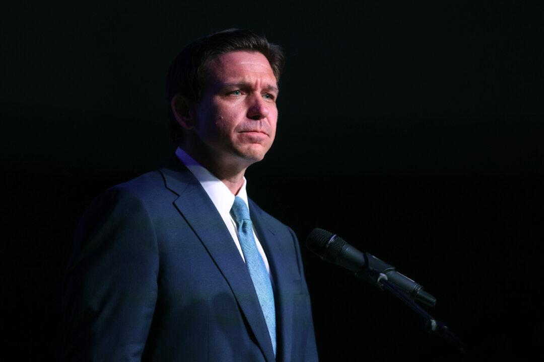 DeSantis Says He Would Sign Legislation to Defund ‘Corrupt’ IRS