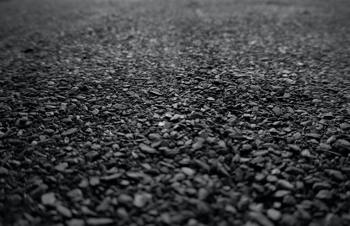 Simple Driveway Restoration With Tar and Chips