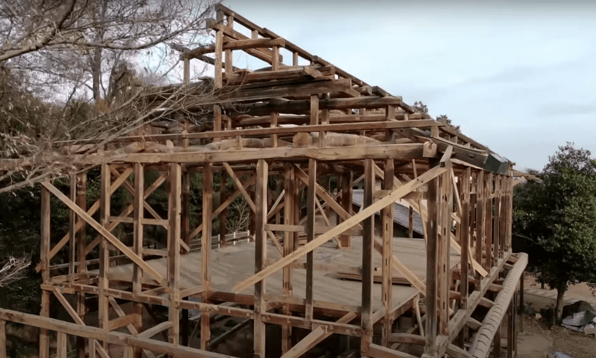The kominka structure still stands strong after nearly 100 years despite not having a single nail. (Courtesy of <a href="https://www.youtube.com/@dylaniwakuni">Dylan Iwanuki</a>)