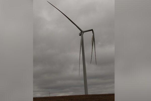 Broken wind turbine in Marshall County, Kansas, 2023. (Courtesy of Ellen and Bob Koch)