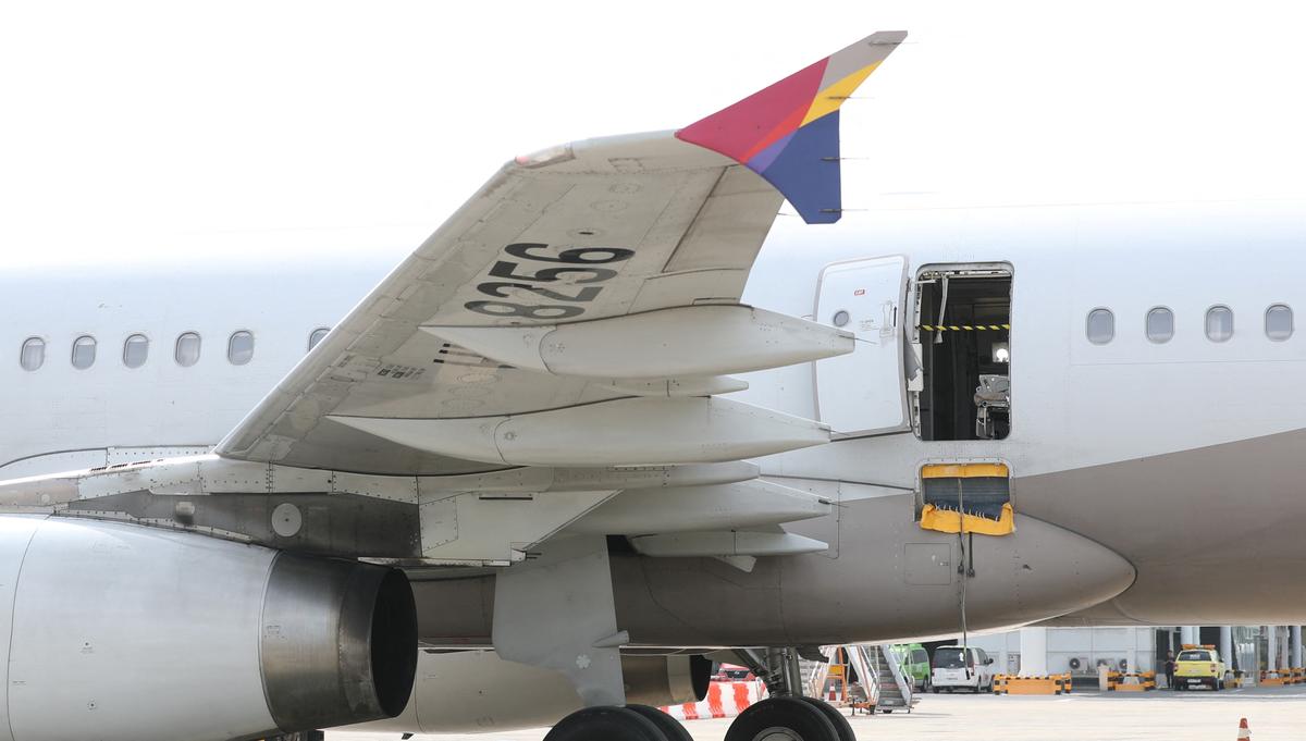 South Korea Detains Passenger After Asiana Plane Door Opened Mid-Air