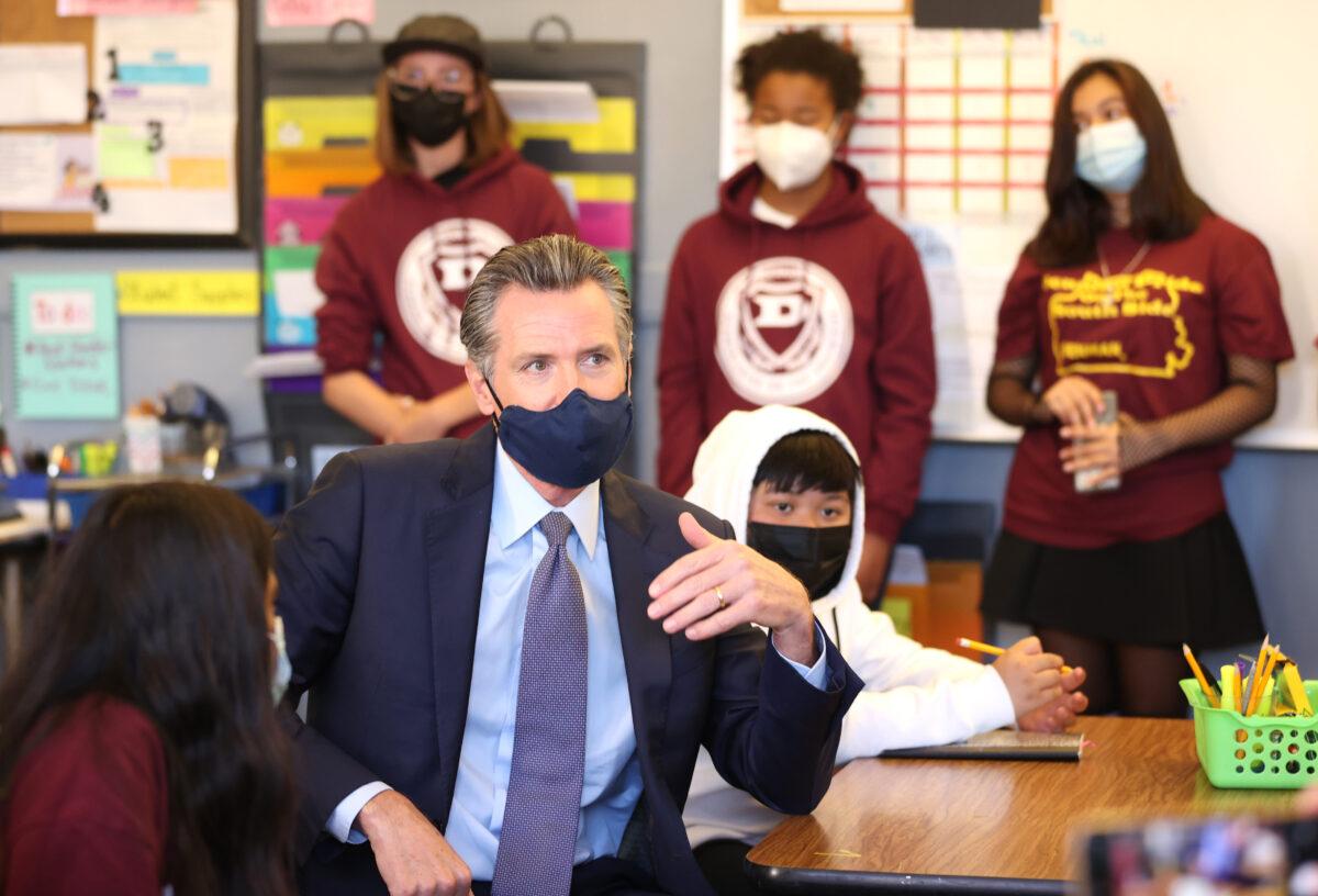 California Gov. Gavin Newsom talks with 7th grade students at James Denman Middle School in San Francisco on Oct. 1, 2021. (Justin Sullivan/Getty Images)