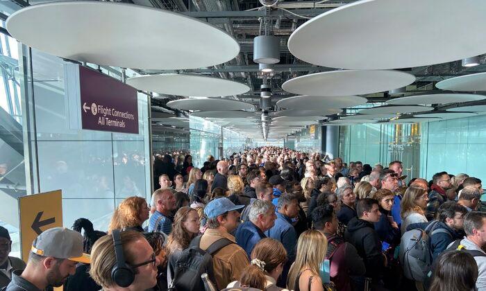 Systems Error Affecting Electronic Gates Leaves Travelers to UK Waiting for Hours
