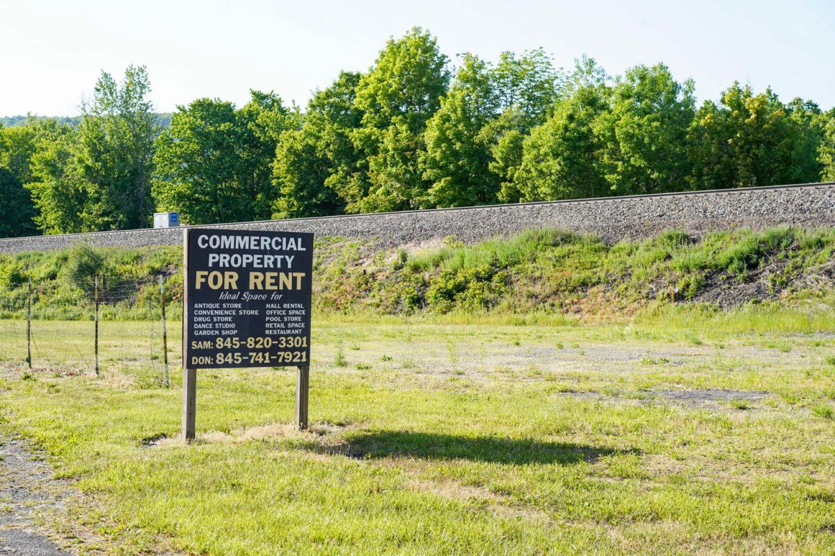 A for-rent sign within the Town of Mount Hope business district along Route 211 in Middletown, N.Y., on May 28, 2023. (Cara Ding/The Epoch Times)