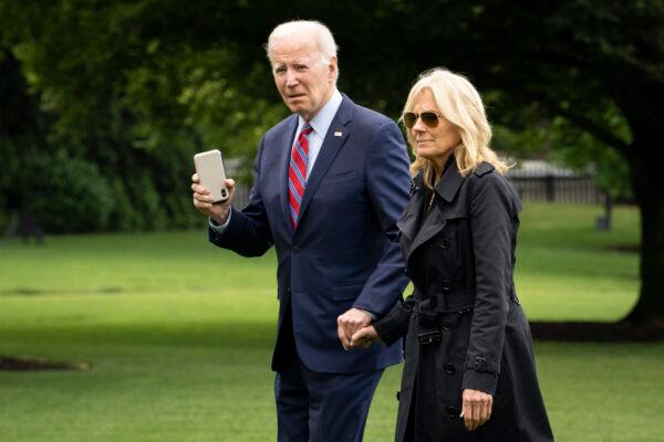 President Joe Biden (L) and First Lady Jill Biden (R) arrive at the White House South Lawn in Washington on May 30, 2023. (Madalina Vasiliu/The Epoch Times)