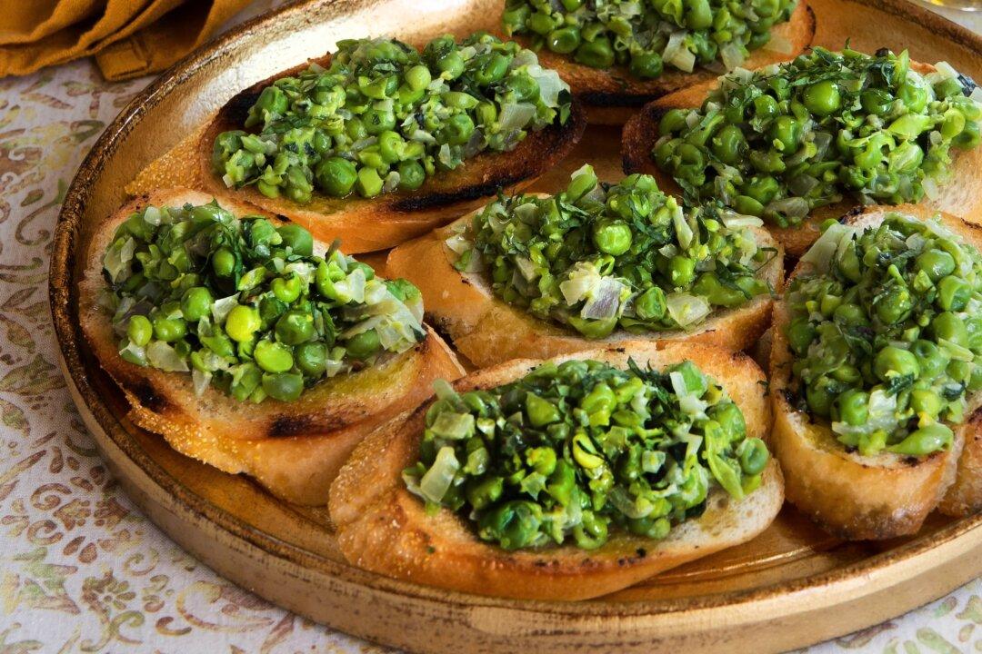 Pea and Shallot Crostini (Crostini di Piselli e Scalogno)