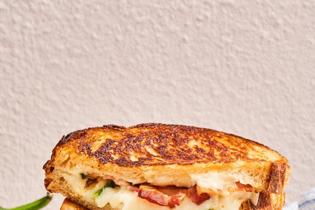 Jalapeno Poppers Meet Grilled Cheese in This Delicious Mashup