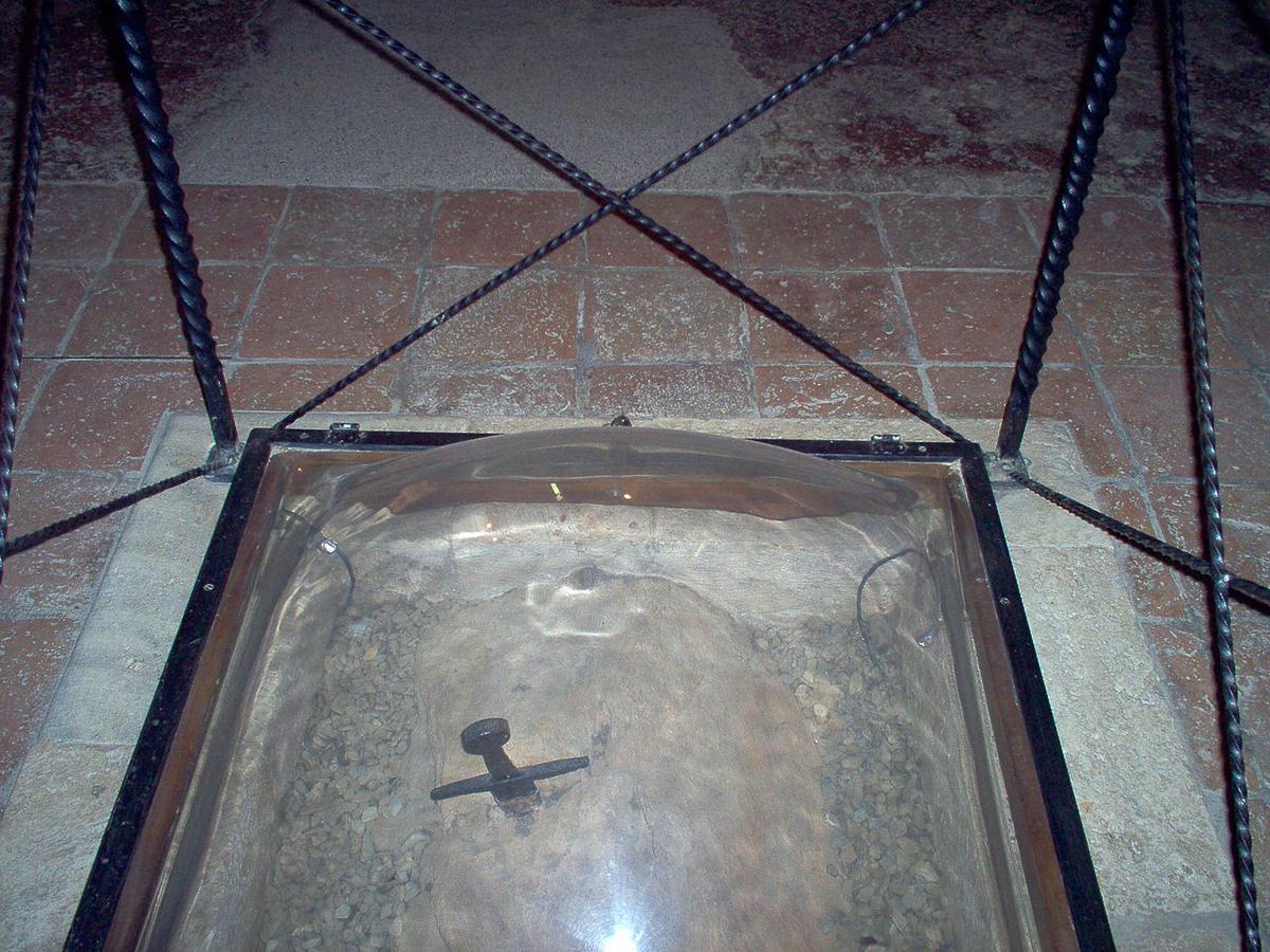 The "sword in the stone" in Montesiepi Chapel in Siena, Italy. (<a href="https://en.wikipedia.org/wiki/File:San_Galgano_Spada_nella_roccia.JPG#/media/File:San_Galgano_Spada_nella_roccia.JPG">Alexmar983</a>/<a href="https://creativecommons.org/licenses/by-sa/3.0/">CC BY-SA 3.0</a>)
