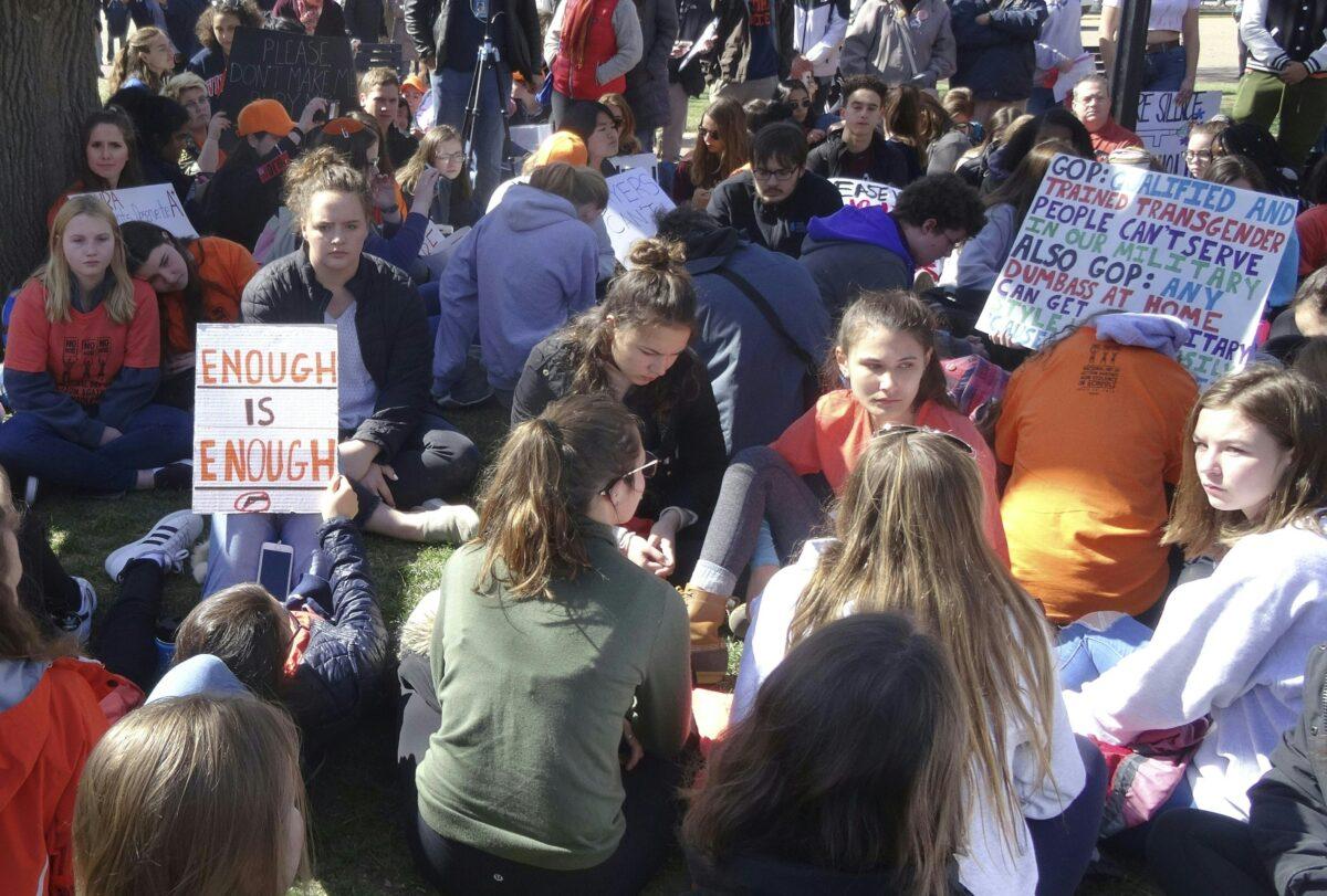  Students stage a sit-down in Lafayette Square across from the White House in Washington to protest gun violence on April 20, 2018. (Cyril Julien /AFP via Getty Images)