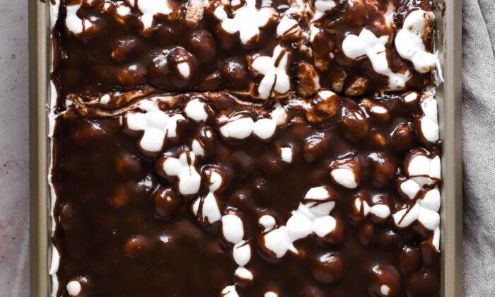 Mississippi Mud Cake Makes Marshmallows the Star