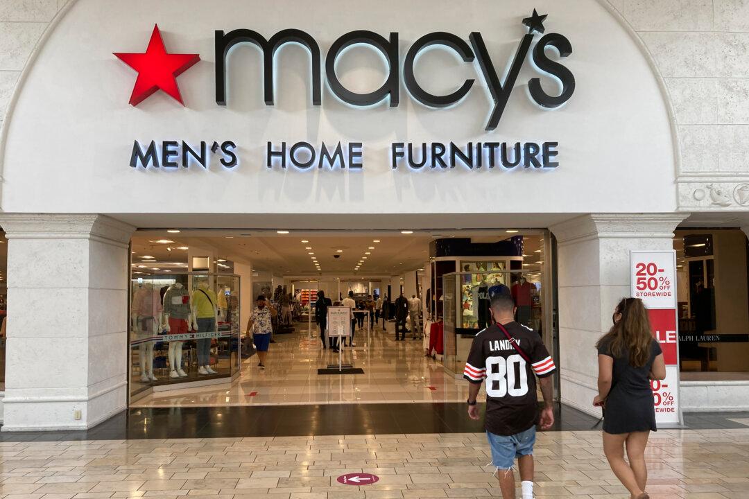 Macy’s Slashes Expectations for the Year After a Pullback by Shoppers in the Spring
