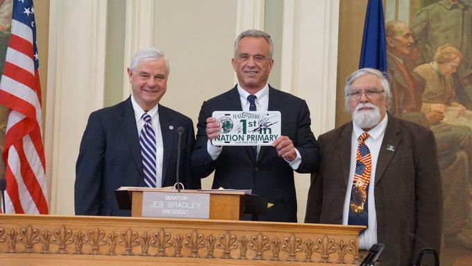 Robert F. Kennedy Jr. addressed the New Hampshire state Senate on June 1. He accepted a state license plate from Republican state Sen. Jeb Bradley (L) and Republican state Speaker of the House Sherman Packard (R). (Photo courtesy of New Hampshire state Senate)
