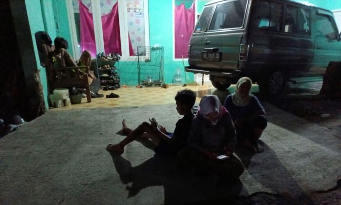 Strong Earthquake Shakes Indonesia’s Main Island, Killing 1 and Damaging Dozens of Homes