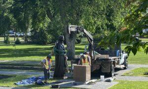 Statue of Queen Elizabeth Repaired and Reinstalled, Two Years After Vandalism