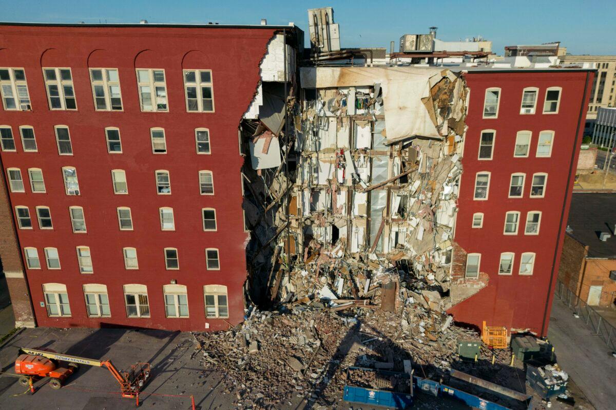 An apartment building that partially collapsed two days earlier can be seen in Davenport, Iowa, on May 30, 2023. (Erin Hooley/AP Photo)