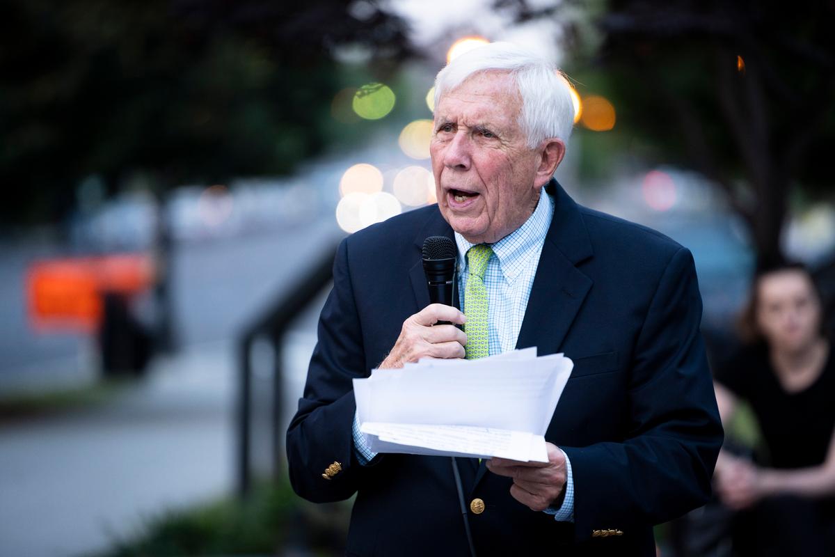 Frank Wolf, a commissioner of the U.S. Commission on International Religious Freedom (USCIRF) and a former Virginia congressman, speaks during a candlelight vigil mourning the victims of the 1989 Tiananmen Square massacre, in Washington on June 2, 2023. (Madalina Vasiliu/The Epoch Times)