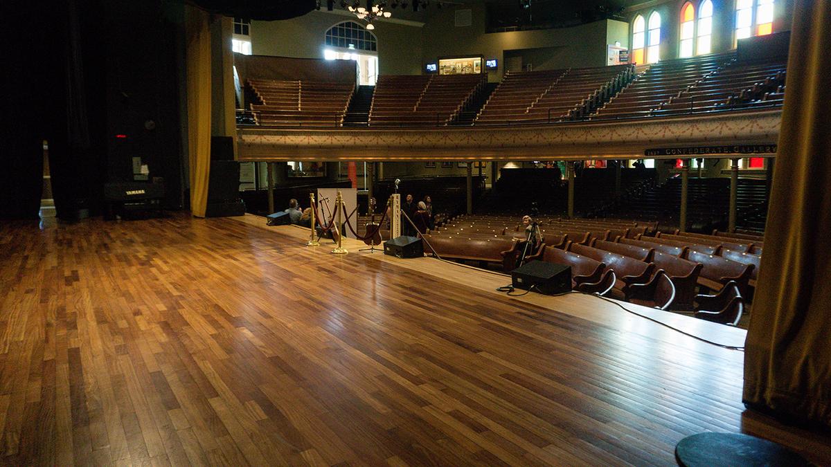 Stage view from the world-famous Ryman Auditorium in Nashville, Tennessee. (<a href="https://www.flickr.com/photos/zeldman/25742719086/in/photolist-FdNawf-LeK6P5-Vrn3GZ-33E1rM-LhDujZ-njfeh1-iter6S-63tqii-5fNv53-citFWW-9GGyf-cjkJq7-7SEA7W-p6TmrU-p6SHkm-wMtdnh-p6SHjQ-37hpGR-p6SqzX-4jy8Lt-p6Sqz6-8PFidb-t9wm2-citJtJ-LeK4Hw-nM7ggp-q9u6cH-iten8S-eUWEwK-iteaFe-2fkEbLq-9zrCW-4q51cb-9zrHC-4ao9sa-9zrGg-9zrFa-t9wsR-4ao8Cv-4JBQpB-jHnxfC-7a1VFS-4ao9Bn-8hNBLm-t9wuh-4q4oYu-citHqG-citJEf-citJRG-citJbE">Jeffrey Zeldman</a>/<a href="https://creativecommons.org/licenses/by/2.0/">CC BY 2.0</a>)