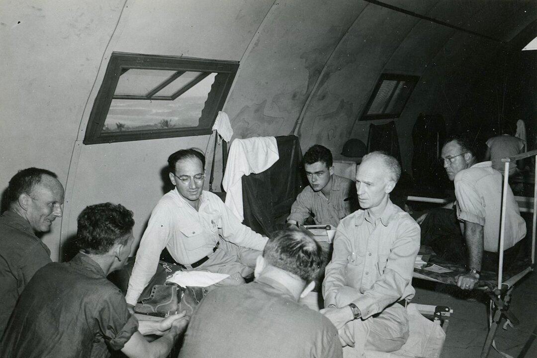 Ernie Pyle: The WWII Journalist in the Trenches