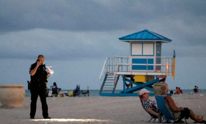 Florida Police Arrest Man, Search for 2 Others in Memorial Day Beach Shooting