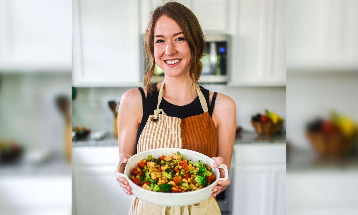 Sierra Kim presents a wholesome dinner plate, with plenty of vegetables, based on her husband's needs to reduce inflammation and gout. (Courtesy of <a href="https://www.instagram.com/thrivewithsierra/">Sierra Kim</a>)