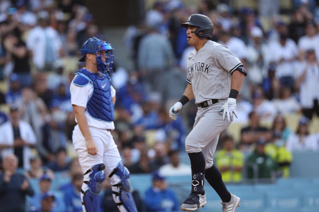 Yankees Score Runs in Final 3 Innings for 4–1 Victory Over Dodgers